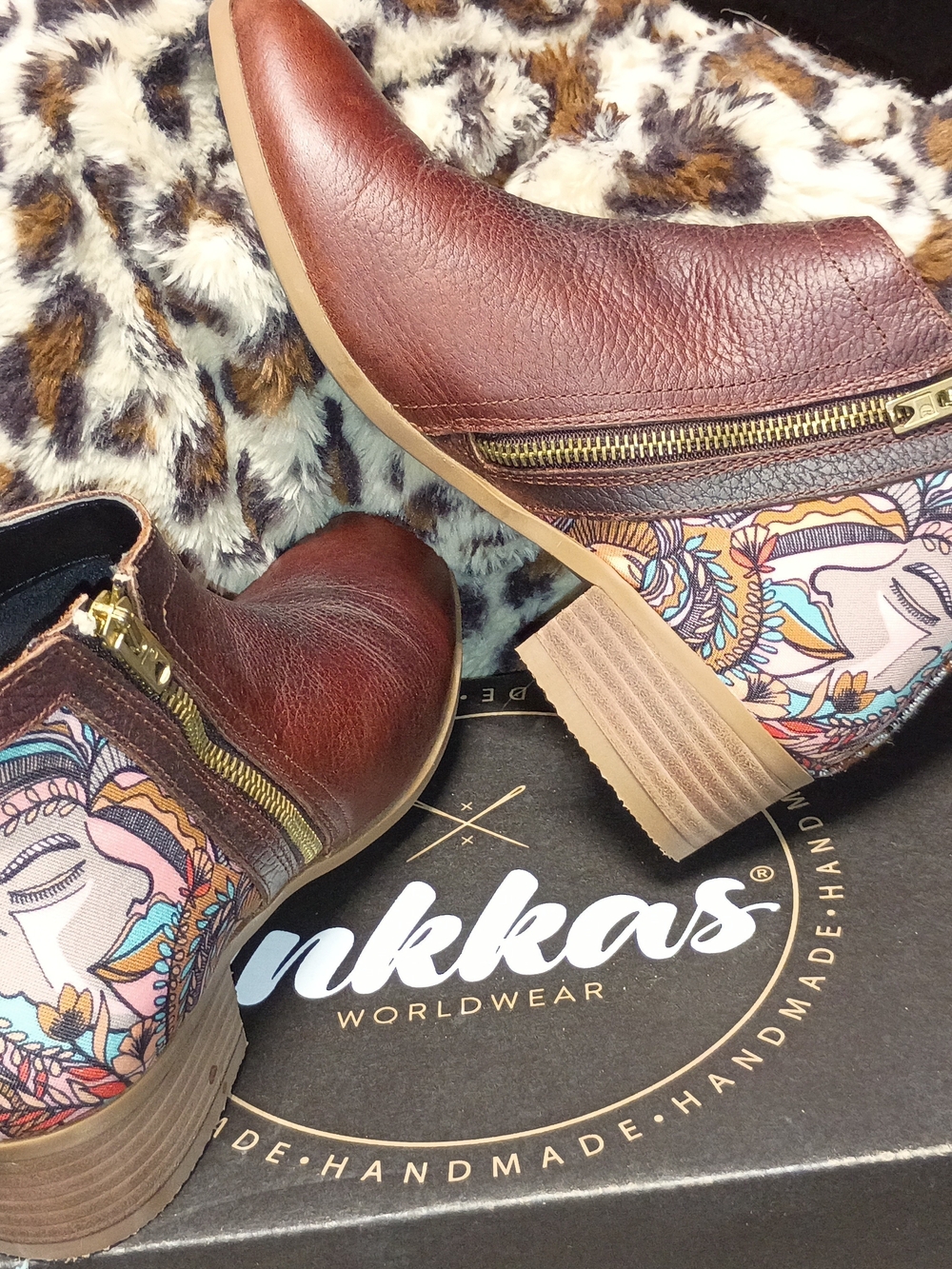 BRAND NEW IN BOX Inkkas Brown Leather Ankle Boots Size 8